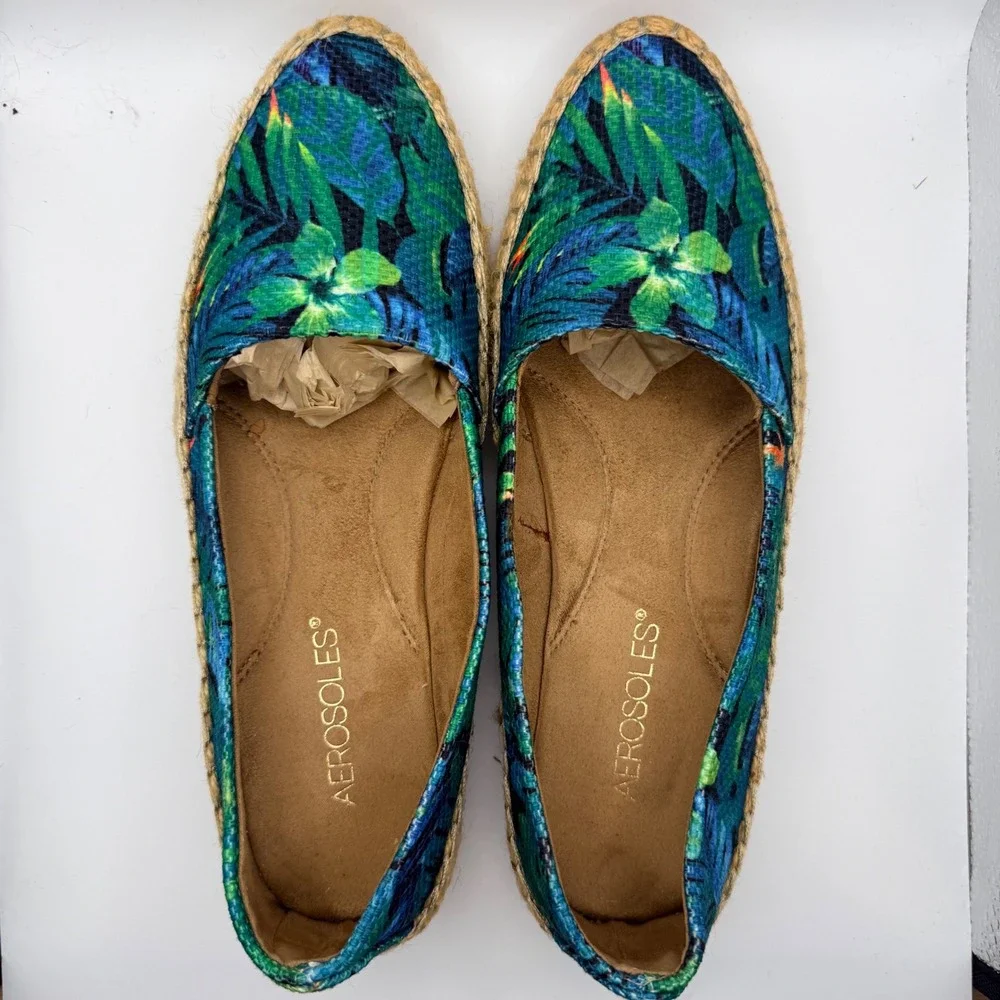 AEROSOLES tropical inspired